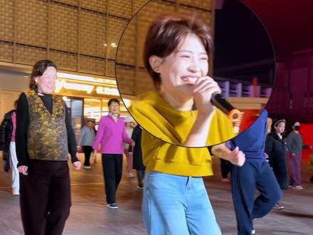 《赠你泼天的富贵》32步喊麦带练,跟着阿焦老师一起跳! 🔥 全网超火的《赠你泼天的富贵》,阿焦老师喊麦版32步带练来啦!跟着节奏,每一步都踩在点子上,简单又上头,新手也能轻松跟上。@日照阿焦(女装) #广场舞 #一学就会系列#零基础学舞蹈 #步子舞32步