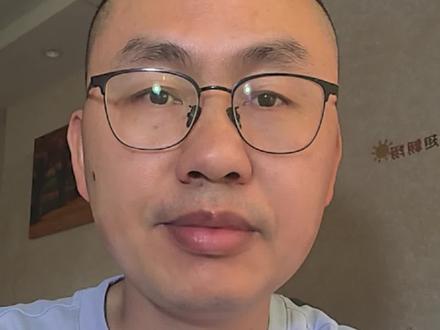今天给大家讲华侨大学 2026 福建招生关键信息。 今年华侨大学在福建总计划 1589 人,对比去年缩减 49 人。拆分选科来看:物理组招 1216 人,较去年扩招 26 人;历史组仅招 373 人,相比去年减少 26 人。
作为中央统战部直属公办本科,华侨大学省内录取分数线常年稳居第五,仅次于厦大、福大、福耀科技大学、福建师大。 校内分泉州、厦门两大校区:泉州校区偏文科,同时设有医学院、工学院,主打光电、大数据、物联网相关专业;厦门校区以理工科为主。
分数参考:热门专业投档分普遍 580 分以上,全校最低录取分 542 分。 王牌专业分两类: 工科王牌:计算机、电气工程、机械、材料、土木工程; 文科王牌:经济学、工商管理、法学等。#华侨大学#高考志愿规划#升学规划