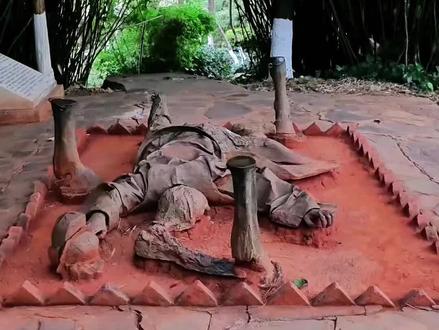 近日,众多游客反映的明永历帝朱由榔雕塑已经拆除#永历帝朱由榔 #莲花池公园 #行走的航拍 #大明王朝 #南明 @抖音小助手 @DOU+小助手 @抖音上热门