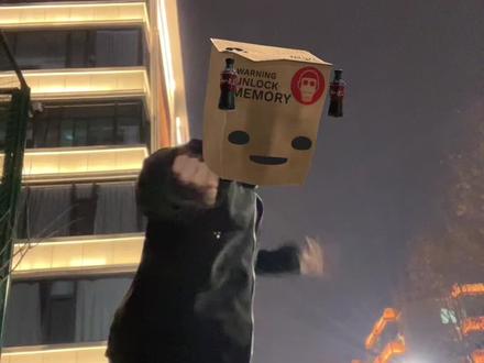 好饿 在线等一个美女给我画饼吃#蝴蝶步 #出山摇 #原创 #俄舞