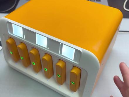 拆解共享充电宝充电箱,看看内部怎么锁住让充电宝出不来?#充电器的日常 #拆解 #共享充电宝