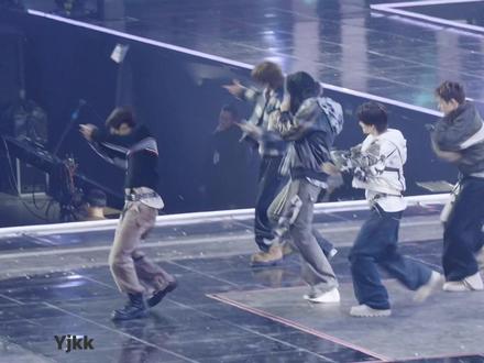 cortis 帅成啥了啊啊啊啊💪🏻 终于见到孩子们了🥹
sbs 全场最烂视角直拍来啦🌚🥲
#CORTIS #金主训马丁 #赵雨凡 #安乾镐 #严成玹
@抖音小助手 @DOU+小助手