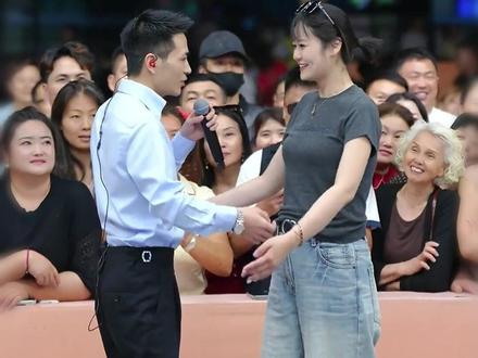 酒窝杨不远万里来到#索图大舞台 和#索图 重新经典画面泰坦尼克号!#趣味互动#名场面#搞笑