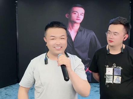 啊娜娜滴五嘟嘟来了😂😂