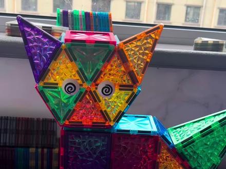 #dou+上热门 #磁力片#dou加热门#磁力片创意拼搭 #益智玩具 今天用磁力片拼搭一只可爱的小猫咪,教程来喽,一起拼起来吧!🥳