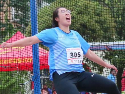 4月4日,2023年田径投掷项群赛(第1站)女子铁饼决赛,冯彬@冯彬 凭借第四投65米29的成绩夺冠,这一成绩暂列今年世界第二位。#田径 #铁饼 #中国田径队