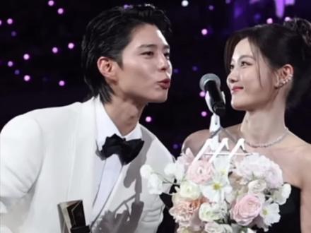 朴宝剑金裕贞同框 #朴宝剑 #金裕贞 #穿搭 #aaa颁奖典礼