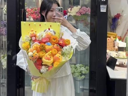 想自己DIY的姐妹可以看过来啦,可可爱爱的水豚嘟嘟#花束教程来啦 #创作者中心 #创作灵感 #手工插花