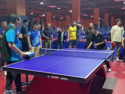 吴敬平指导正手发力,有朋友想听听吴指导说了什么,原声视频来了,觉得有帮助的话欢迎打赏,我还可以再做几个😊😊😊
#乒乓球 #吴敬平#吴敬平教练员培训 #乒乓球训练