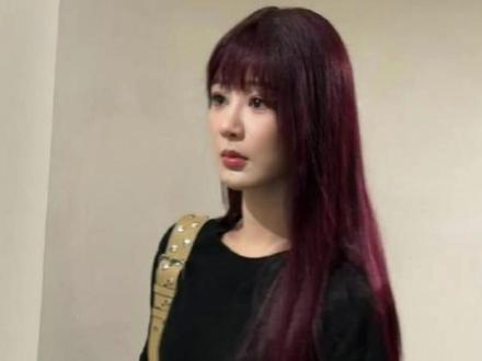 杨紫红发探店路透,真的好漂亮呀~ #娱乐评论大赏