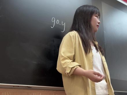 别说网络烂梗,不做无知的人 班上的孩子和自家孩子偶尔嘴里都蹦出一些网络词,之前每次都只是提醒一下。但最近听到的次数越来越频繁,所以不得不用晨会的十分钟专门讲讲。都是祖国未来的希望,这么美的语言咱坚守住。#教师全开麦 #教学碎碎念 #网络烂梗 #教育#班主任