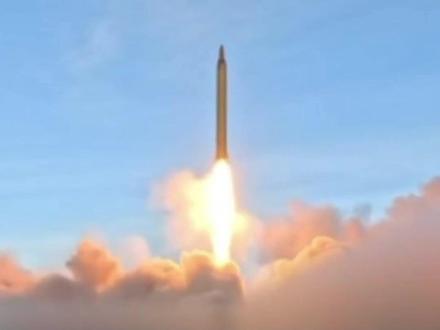 伊朗称将对美以发起最强硬打击,海湾三国石油设施被列为合法打击目标;中国国际问题研究院助理研究员李子昕:伊朗无疑将实施对等报复,地区能源设施也在升级行动范围内#新闻今日谈