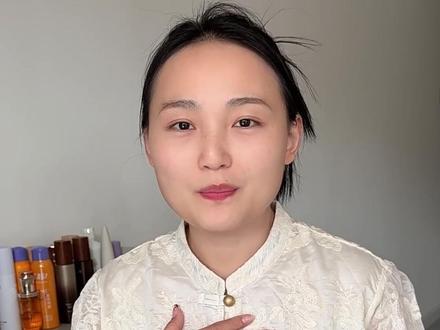 还在赶时间化妆手忙脚乱底妆卡粉假面吗?瑞吖首次给大家推荐气垫,自用过一段时间感觉太牛了,随手一拍就是轻透伪素颜,出门约会通勤都够用#气垫推荐 #精致女人必备 #努力工作快乐生活 #夫妻日常