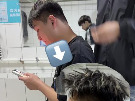 今天教老铁们怎么打理#理发 #前刺发型 #校园barber