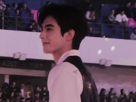 宋威龙在我面前候场了五分钟 望周知#宋威龙 #湖南卫视跨年晚会