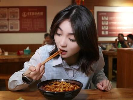 徐州城内热辣滚烫,绿茵场上如火如荼 #徐州 #徐州美食 #我为徐州美食旅游代言 #苏超 #苏超联赛