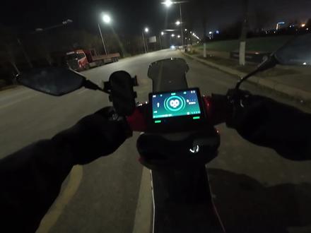 2026年高端电摩怎么选,标配充电桩快充?速度110起,九号m5200p,金箭零界1250Ultra,锋鸟f280c-max。一个比一个顶。