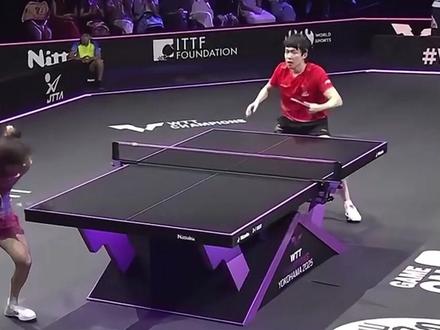 王楚钦4-1战胜户上隼辅比赛中,王楚钦连续两板反拍神防守,被解说员评价为“神球”。#王楚钦连续两板反拍神防守 #王楚钦WTT男单100胜 #王楚钦4比1户上隼辅 #王楚钦vs户上隼辅 #王楚钦