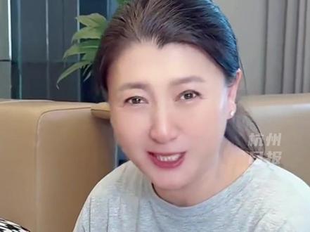 #闫学晶 陷“哭穷”言论争议,其代言品牌遭抵制,网上掀起“扔酱潮”。品牌方:代言人言论与产品无关!#主播说新闻#热点 #佐香园