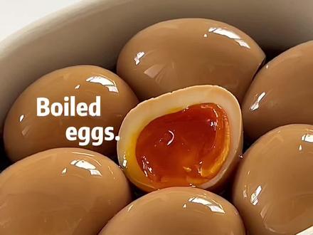 日式溏心蛋|分分钟学会你们一定要多煮几颗
吃日式溏心蛋,一定要有软糯的口感,咬一口就有爆浆的感觉,入口丝滑不干噎,真的太好吃了,快去试试吧!
#溏心蛋 #鸡蛋 #溏心蛋做法 #早餐吃什么 #流心蛋做法 @