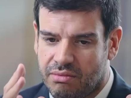 欧洲新闻台董事会主席:欧洲高层密集访华释放什么信号? 继法国总统访华之后,德国外长于12月8日至9日访问中国。恰逢中欧建交50周年,今年以来,中欧互动频密,高层往来、经贸合作、人文交流持续升温。欧洲新闻台董事会主席佩德罗·戴维近期在接受CGTN主持人田薇专访时呼吁欧洲制定独立的对华政策,并强调双方合作必须立足于共同利益。在当前全球绿色转型与欧洲再工业化的大背景下,戴维表示,中国理应成为欧洲的重要合作伙伴。#法国 #德国 #欧盟