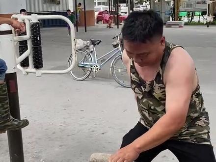 徒手劈石又来了,谢谢大家的点赞和关注!#非专业人士请勿模仿