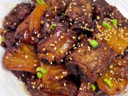 菠萝排骨酸酸甜甜的软烂入味!做法简单又好吃,电饭锅一键搞定! 家里有孩子的赶紧试试吧#菠萝排骨#电饭锅美食 #懒人美食#家常菜#在家做美食