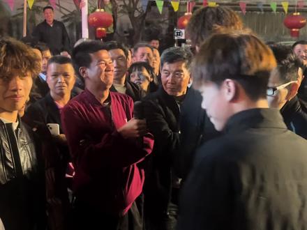 通知:今晚萧畔寨内村社址后生兄决定明晚卡拉O卡还要补做一夜,节目内容请悦影女团,望多宣传一下,叫亲朋好友前来观赏#现场拍摄。演出民族文化。好欢乐。 @悦影女团