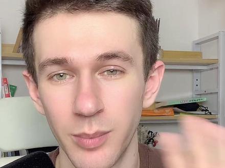 俄语级考试-ЕДА-食物 завтрак — 早餐
обед — 午餐
ужин — 晚餐
приём пищи — 进餐 / 用餐
завтракать — 吃早餐
обедать — 吃午餐
ужинать — 吃晚餐
белки — 蛋白质
жиры — 脂肪
углеводы — 碳水化合物
суп — 汤
гарнир — 配菜
гречка — 荞麦
макароны — 意大利面
рис — 米饭
гренки — 面包丁 / 炸面包片
чай — 茶
овсяные хлопья — 燕麦片
яйцо — 鸡蛋
#roman老师 #俄语 #俄语学习 #俄语口语 #零基础俄语