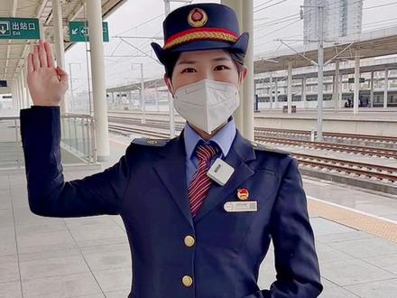 汉中火车站教您通过地标颜色寻找列车车厢号#汉中火车站 #交通强国铁路先行 #铁路小姐姐 #我在岗位上