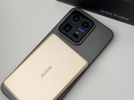 IQOO15ultra终于可以无线充电了~ #IQOO15ultra #我的新年返乡数码好物 #钢化膜 #充电宝