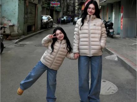 AI小孩合照指令制作教程来了。豆包ai小孩 豆包ai小孩指令 豆包ai小孩站在自己旁边 #豆包ai #豆包P图已经nextlevel了 ai生娃了豆包口令 ai小孩和自己合照 豆包p图指令小孩合照口令 豆包p图指令小孩哭 孩子他爸什么时候回来 孩子他爸什么时候回来al指令 孩子他妈什么时候回来al指令 孩子他妈什么时候回来怎么弄 带娃ai #豆包p图指令双人合照小孩 ai小孩和自己合照口令 #孩子他爸什么时候回来 #ai小孩合照