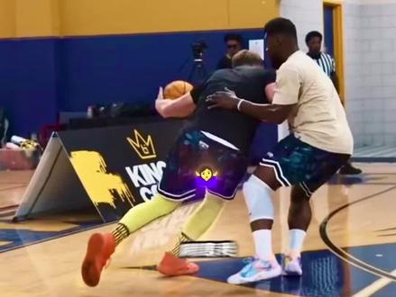 东契奇的球风打单挑大概就是这个样子吧!不用运球也能轻松取胜”#篮球 #东契奇1v1单挑 #青年创作者成长计划