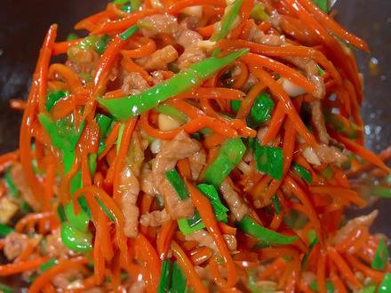 炒肉丝怎样才能炒好吃 c096e8143b085964cde9900480bf1f12~tplv-dy-resize-origshort-autoq-75:330.jpeg?x-expires=1989900000&x-signature=VS3oe5GynfOKDGbLJxLa7fHyJkQ%3D&from=3213915784&s=PackSourceEnum_AWEME_DETAIL&se=false&sc=cover&biz_tag=pcweb_cover&l=202301241459019B11565A48779EECB551
