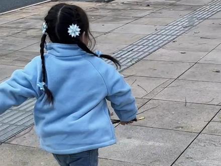 树枝花束(粘土)
捡几根树枝,拿出粘土,做简单好看的摆件吧!
#亲子时光 #手工diy #树枝手工 #粘土手工 #废物利用变废为宝