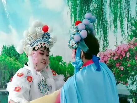 亲友们周末愉快,我做的白蛇帽和青蛇帽谁想戴的来吧,🙏🙏🌹🌹