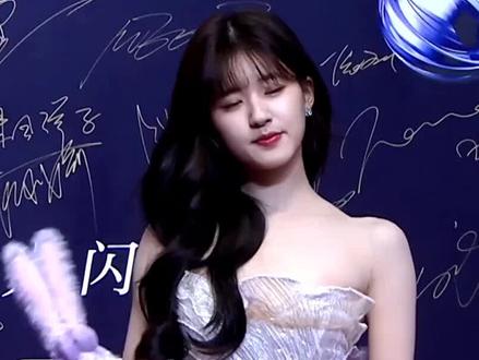 宝子们,最近赵露思在星光大赏上的表现,那可真是“槽点”与“亮点”齐飞呀!#娱乐解说#明星八卦