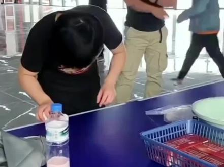 #创作灵感 #孙颖莎 小莎挑个球,都过来围观了🤓