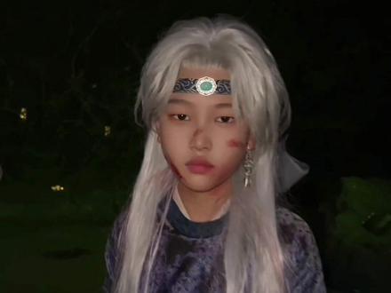 #攻略苗疆少主 拍这场戏的时候,脑子里全是小时候那个白发少年。却没人记得,他从小就是这样孤零零长大的。
他孤独了那么久,终于有想拼命守护的人了。#陈添祥 #虐心短剧 #阿九 #杜允昊
是你,你会怎么选?