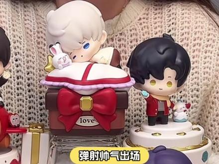 也就反反复复看了几百遍KFC 恋与深空联名玩具展示太萌了!这五个小东西净馋人!#恋与深空 #沈星回 #黎深 #秦彻 #祁煜 # 夏以昼