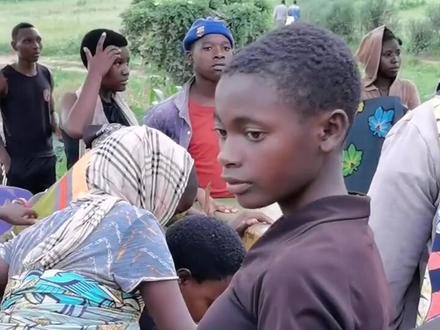 中国工司在非洲不仅帮助基础建设,而且援建了学校,打了水井…真诚帮助非洲人民#抖音小助手 #非洲