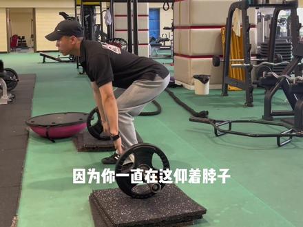 硬拉别抬头,注意细节,事半功倍#健身干货 #硬拉细节