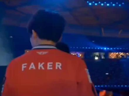 faker鸟巢落泪回头全过程-抖音