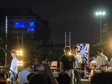 5.23华艾路演——《重口味》 现场的几位ef老师伴舞太可爱啦~
直接嗨爆了~
@小艾仙儿 #广州路演 #陈奕迅 #重口味 #eason #华艾