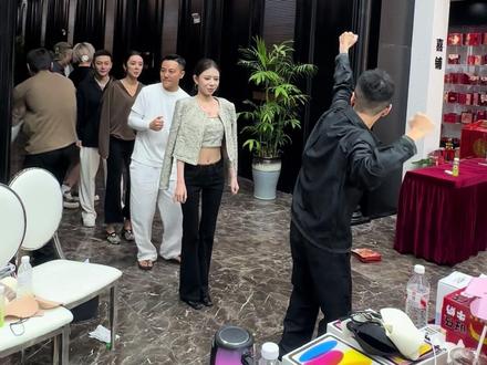 刘叉叉携徒弟们感谢!#刘叉叉团队 #李雨泽钰哥 #钰哥婚礼 #任权 #一帮会搞气氛的朋友