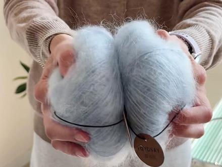 织女毛衣分享
用蓝色的幼马海毛能搓出什么来呢?🤔
是一件韩系和森系结合的毛衣,又慵懒,又温柔!
#织女 #棒针编织 #毛衣分享 #手工毛衣 #织毛衣