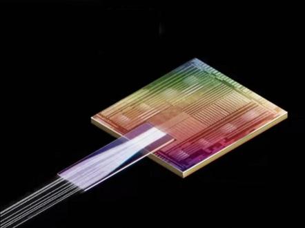 下一代光模块能耗仅铜缆5%! CPO技术将光引擎集成在芯片旁,带宽密度提升3-5倍,功耗大幅下降。光进铜退,已成定局。#AI #光模块 #算力 #超聚算 #大模型