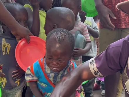 走进非洲幼儿园,围观萌娃开饭“名场面”