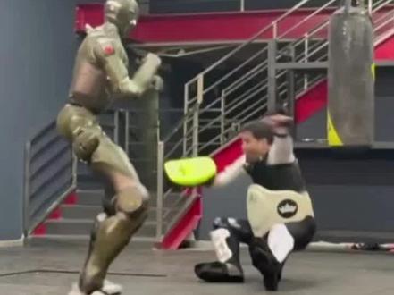 众擎机器人最近爆火后融资10亿