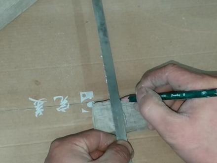相互垂直的木方怎么固定?装修电工教你一招,不用钉子也不用螺丝